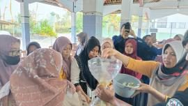 PELATIHAN ECOENZYME DAN C-DOTS OLEH MAHASISWA UNY SEBAGAI ALTERNATIF PENGOLAHAN SAMPAH ORGANIK